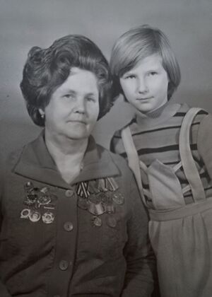 Я с мамой в 1980 году.jpg