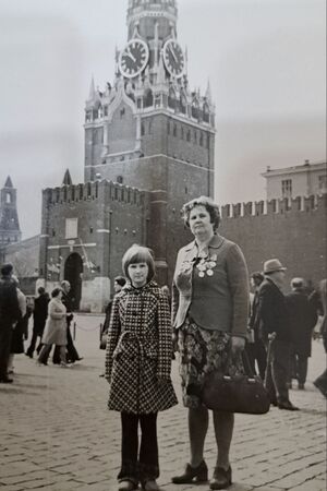 Я с мамой в Москве в 1979 году.jpg