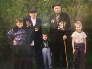 Фото 2 - Ануфриенко Апанас Васильевич (второй слева).jpg